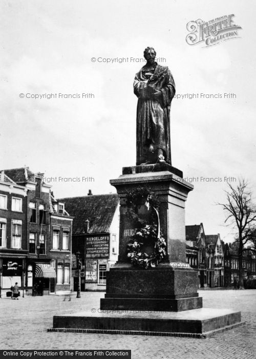 Photo of Delft, Market Square, Statue Of Huto Gotius c.1920