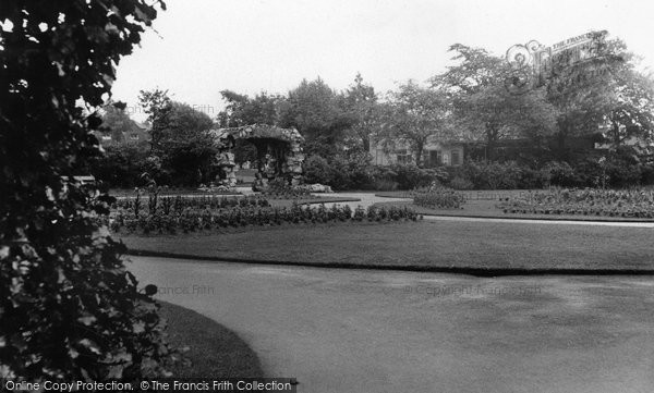 Photo of Denton, Victoria Park c.1955