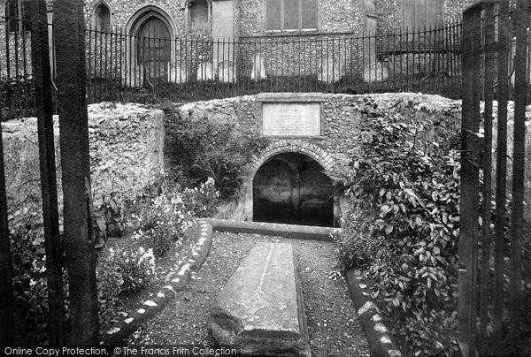 Photo of Dereham, St Withburga's Well 1922 - Francis Frith