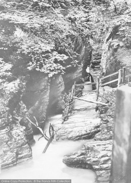 Photo of Devil's Bridge, Devil's Punch Bowl c.1935