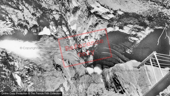 Photo of Devil's Bridge, Devils Punch Bowl c.1935