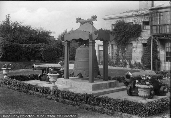 Photo of Devonport, Admiralty House, Chinese Bell 1907