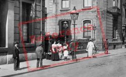 People In Fore Street 1900, Devonport