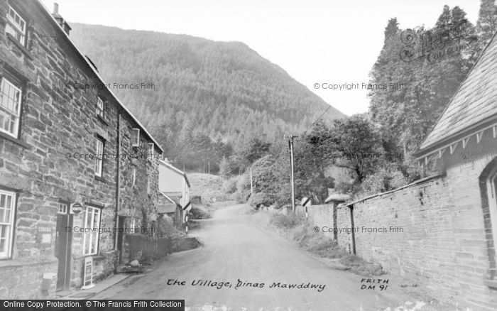 Photo of Dinas Mawddwy, The Village c.1965