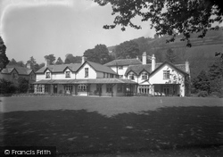 The Queen Hotel 1955, Dolywern