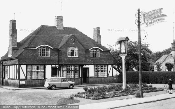 Photo of Donington, The Queen Inn c.1965