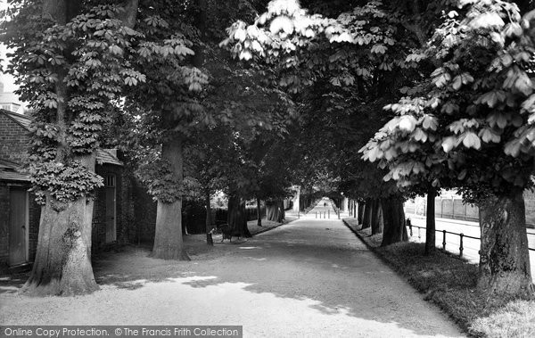 Photo of Dorchester, South Walks 1930