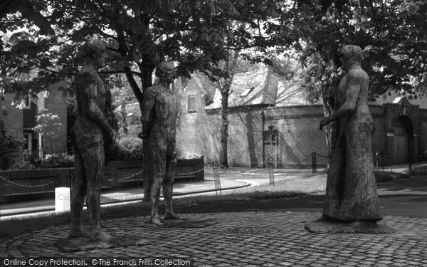 Photo of Dorchester, The Dorset Martyrs Sculpture 2004