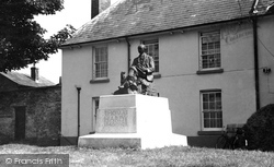 The Hardy Memorial 1939, Dorchester