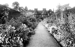Milton Park Flower Walk 1906, Dorking