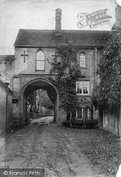Rose Hill Archway 1905, Dorking