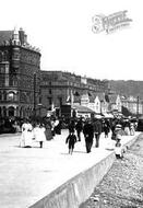 Promenading 1895, Douglas