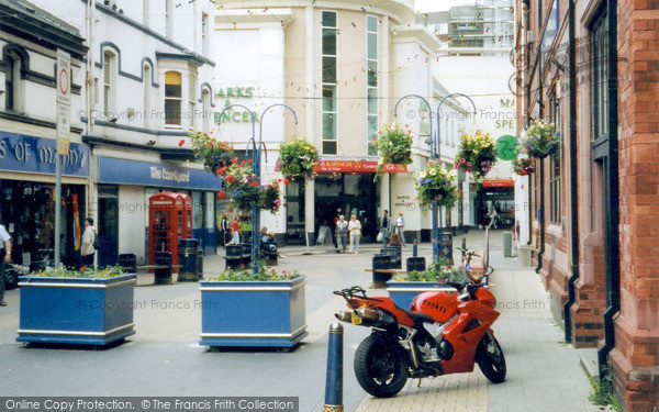 Photo of Douglas, Shops 2004