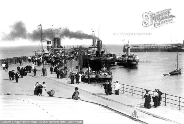 Photo of Douglas, Victoria Pier 1907