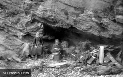 Cave Dwellers 1901, Downderry