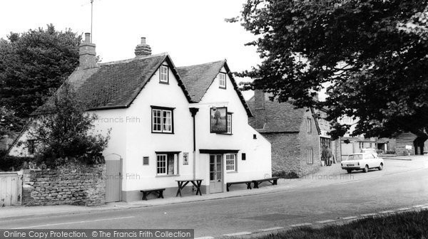 Photo of Drayton, The Wheatsheaf c.1960