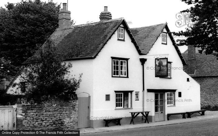 Photo of Drayton, The Wheatsheaf c.1960