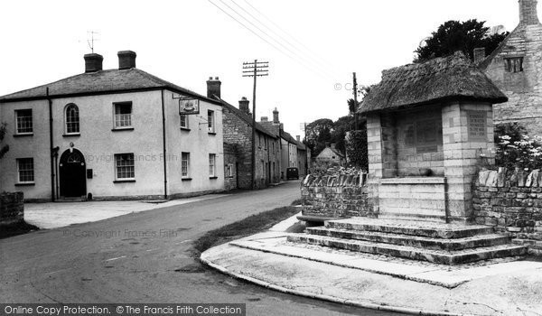 Photo of Drayton, Village Inn And Memorial c.1955