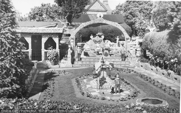 Photo of Droitwich Spa, Harveydene Gardens, Smite c.1960