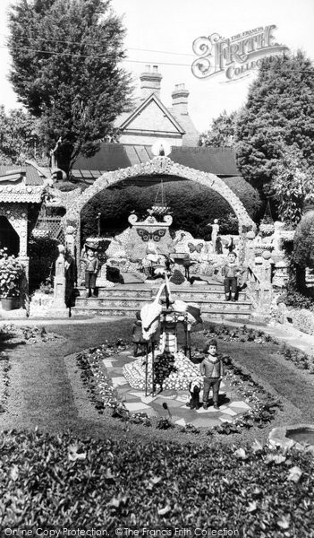 Photo of Droitwich Spa, Harveydene Gardens, Smite c.1960