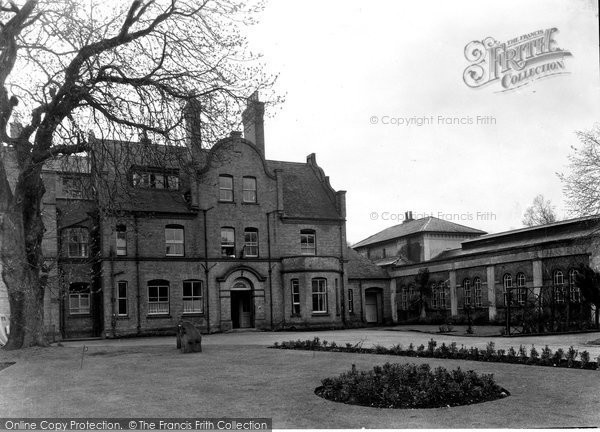 Photo of Droitwich Spa, Royal Brine Baths Clinic c.1955