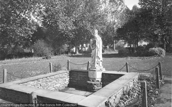 Photo of Droitwich Spa, St Richard's Statue c.1960