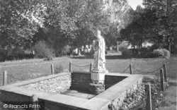 St Richard's Statue c.1960, Droitwich Spa