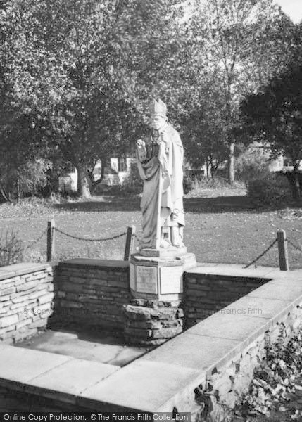 Photo of Droitwich Spa, St Richard's Statue c.1960
