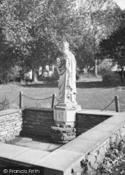 St Richard's Statue c.1960, Droitwich Spa