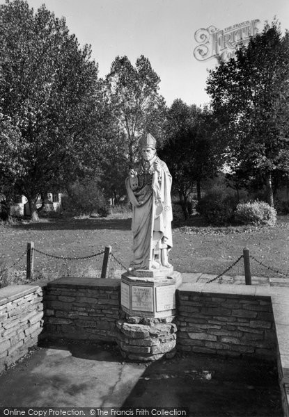 Photo of Droitwich Spa, St Richard's Statue c.1960