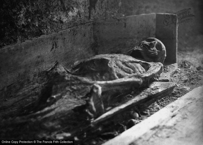 Photo of Dublin, 'mummy' In The Vaults, St Michan's Church 1890