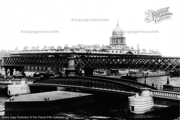 Photo of Dublin, The Bridges And Custom House 1897