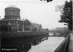 The Four Courts 1957, Dublin