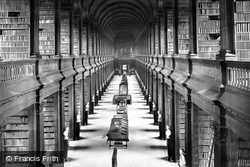 Trinity College Library 1897, Dublin