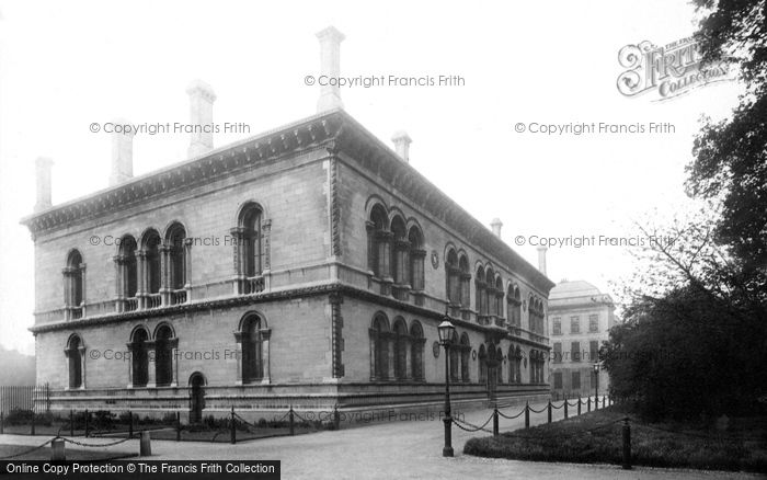 Photo of Dublin, Trinity College, School Of Engineering 1897