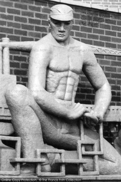 Photo of Dudley, Part Of The Sculpture Frieze, Birdcage Walk c.1965