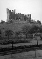 The Castle 1955, Dudley