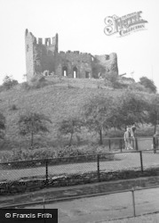 The Castle 1955, Dudley