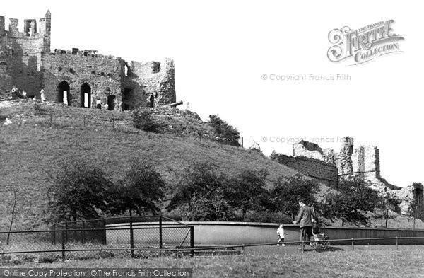 Photo of Dudley, the entrance to Dudley Zoo, Castle Hill c1950