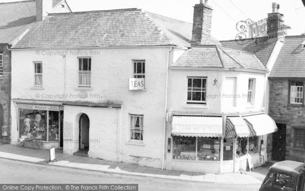 Photo of Dulverton, 17th Century Coaching Inn, The White Hart c.1960