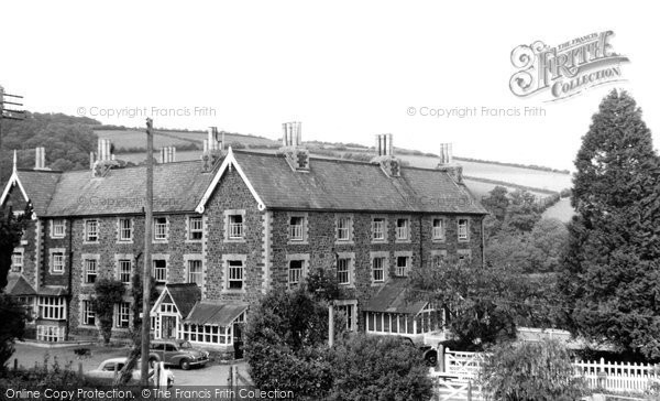 Photo of Dulverton, Carnarvon Arms Hotel c.1960