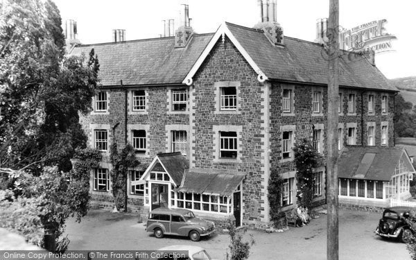 Photo of Dulverton, Carnarvon Arms Hotel c.1960