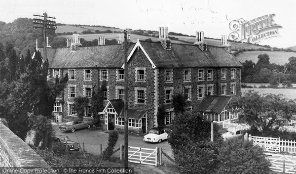 Photo of Dulverton, Carnarvon Arms Hotel c.1960