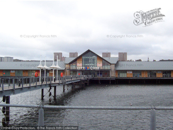 Photo of Dundee, City Quay 2005