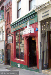 The Pillars Bar 2005, Dundee