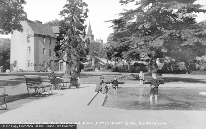 Photo of Dunfermline, The Paddling Pool, Pittencrieff Glen c.1920