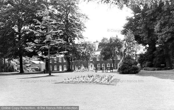 Photo of Dunstable, Grove House Gardens 1958