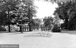Dunstable, Grove House Gardens 1958