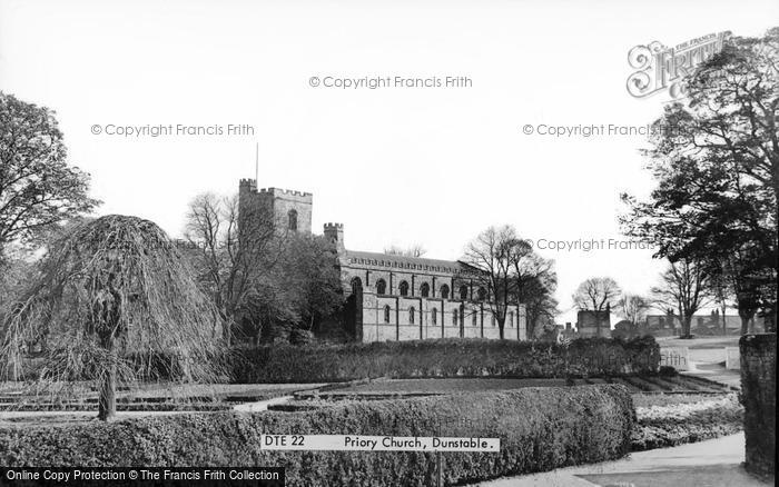 Photo of Dunstable, Priory Church c.1960