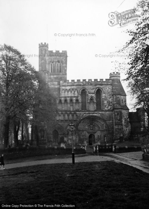 Photo of Dunstable, Priory, West Front c.1950